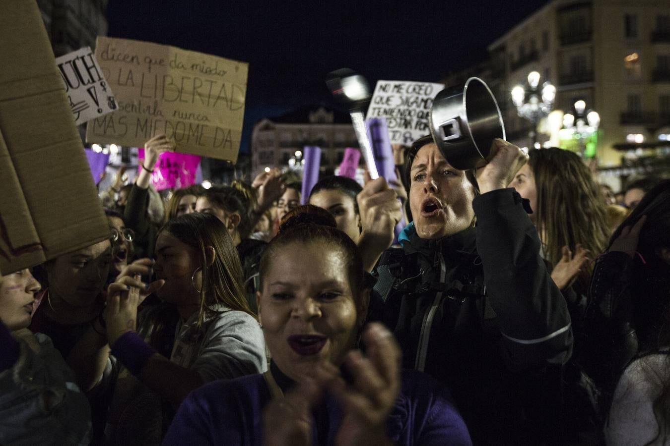 22.000 personas salieron a la calle en la capital para reivindicar los derechos de las mujeres en una movilización histórica en la ciudad