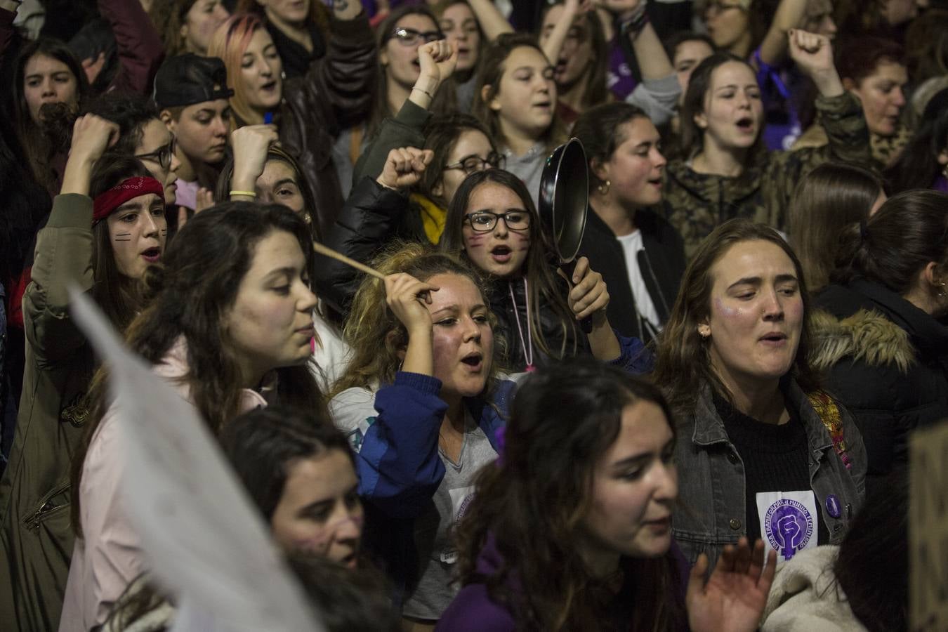 22.000 personas salieron a la calle en la capital para reivindicar los derechos de las mujeres en una movilización histórica en la ciudad