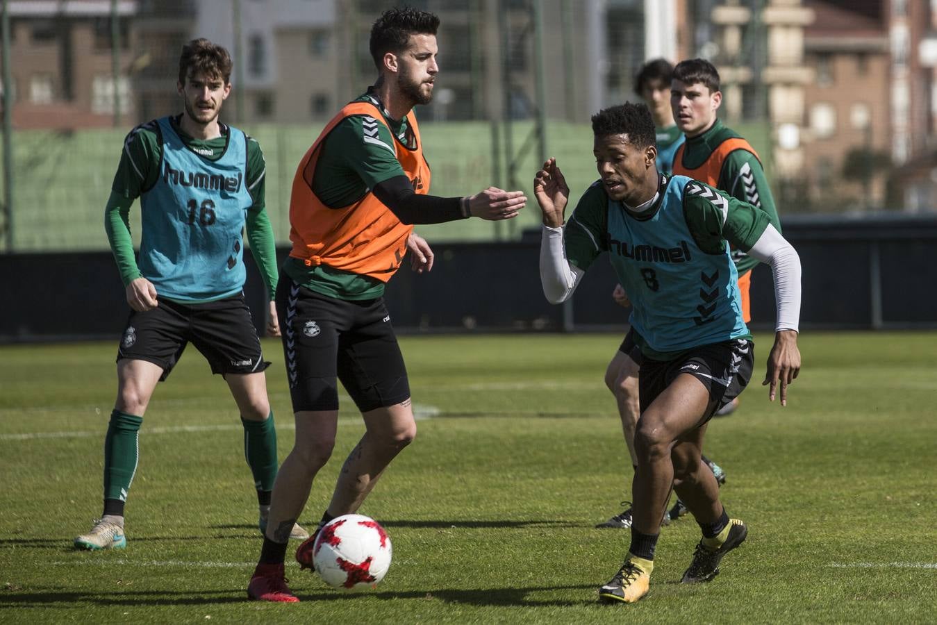 Fotos: Entrenamiento del Racing para preparar su visita a Barakaldo