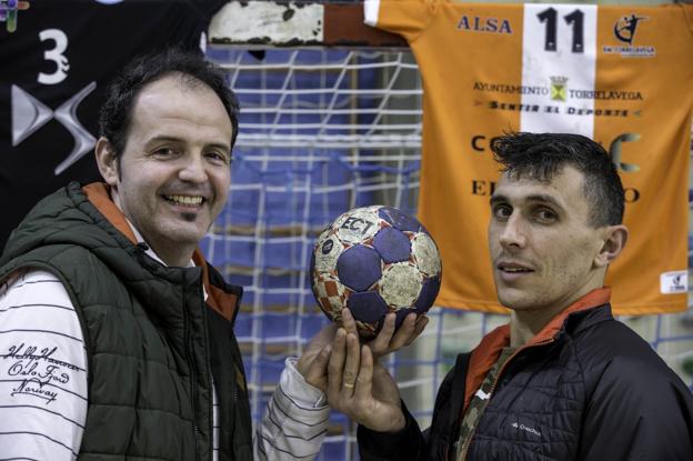 José Manuel Herrero Lon y Eugenio González, ayer en territorio neutral, en La Cantábrica. 