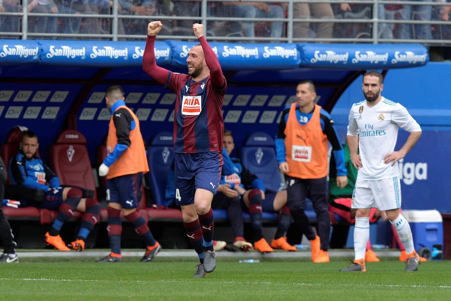 El Real Madrid consigue una sufrida victoria en Eibar de la mano de un Cristiano Ronaldo que con dos goles confirma su buen estado de forma.