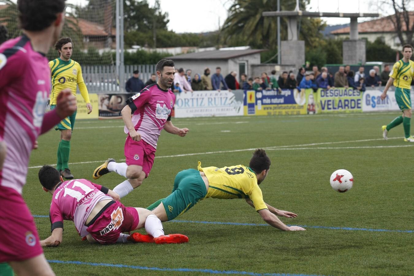 Fotos: El derbi del Besaya queda en empate