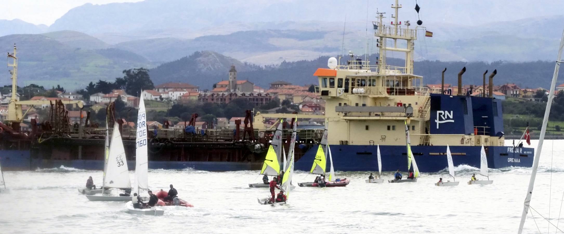 Fotos: Multitudinaria cita de la vela ligera en el arranque del Circuito Montañés