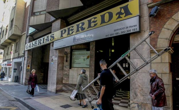 Torrelavega expropia cuatro locales bajo el Cine Pereda para ampliar el ayuntamiento