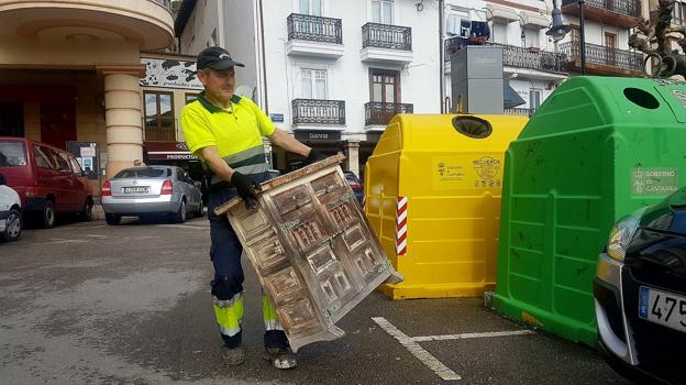 Todos los jueves el Ayuntamiento de San Vicente ofrece el servicio de recogida de enseres en el municipio. 