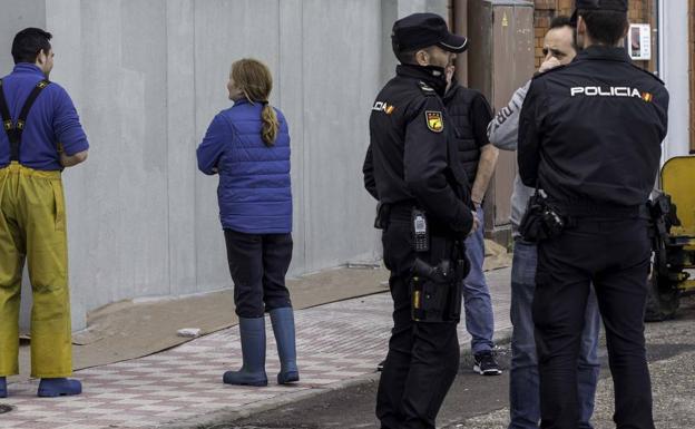 Una banda de furtivos portugueses está detrás del tráfico ilegal de almeja