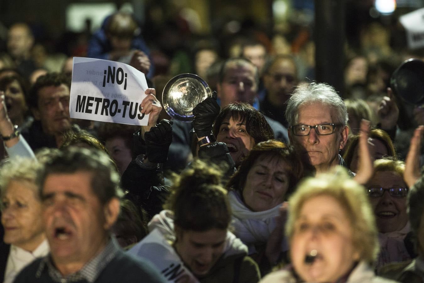 Fotos: Manifestación contra el MetroTUS