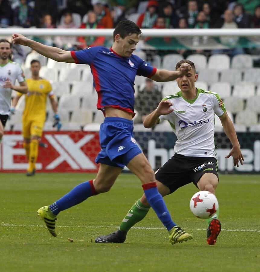 Fotos: El Racing vence 2-0 al Amorebieta