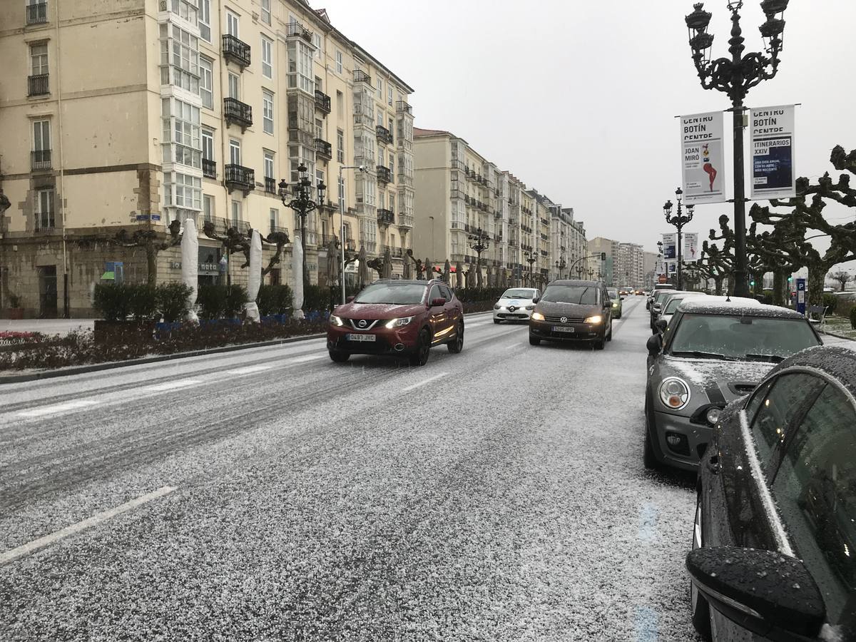 Fotos: El granizo cubre de blanco Santander