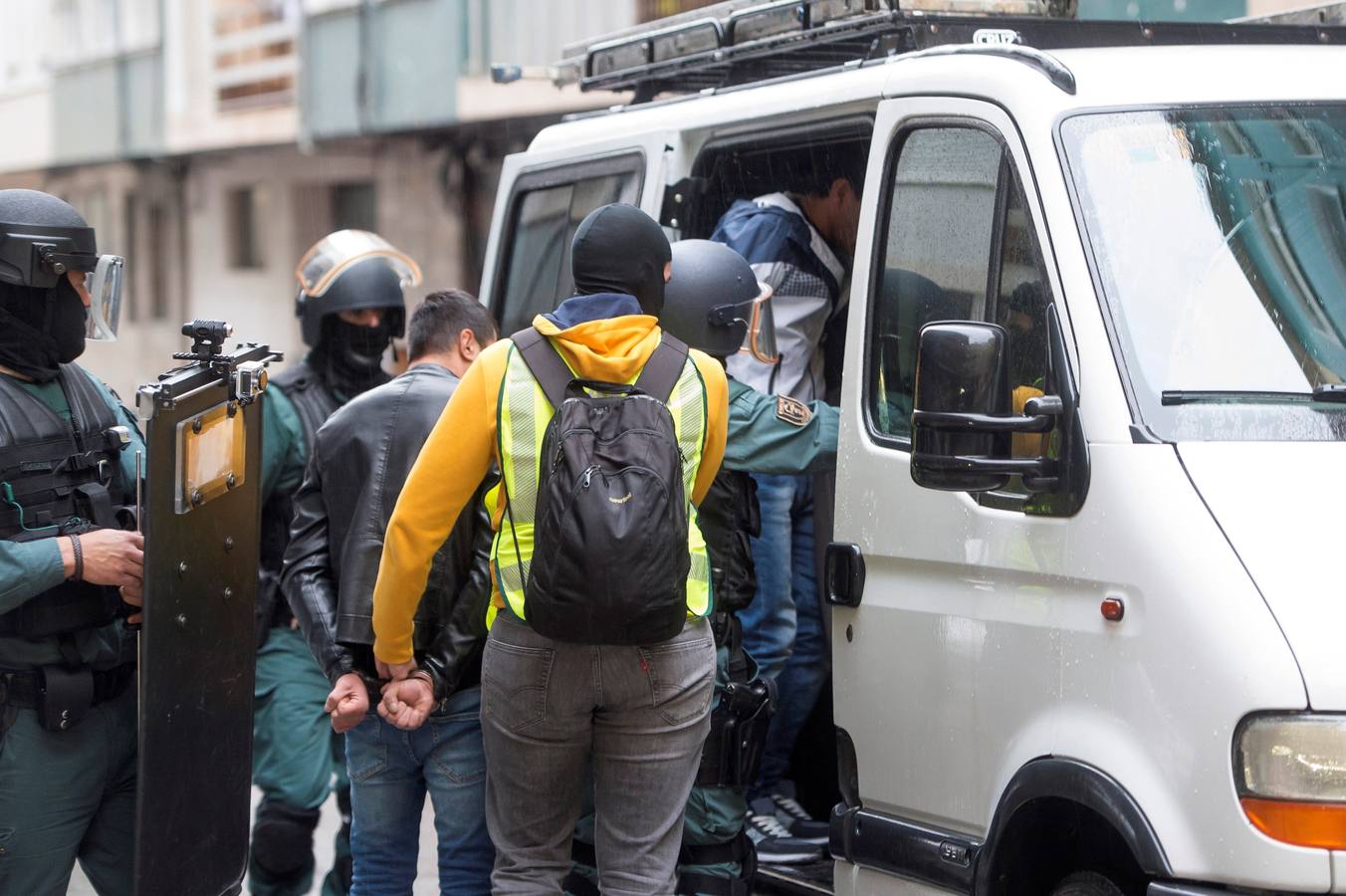 Fotos: Dispositivo de la Guardia Civil en Santander contra el tráfico de seres humanos