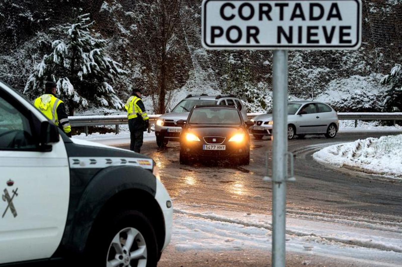 Un nuevo temporal de nieve está provocando incidencias en varias carreteras. Además, varios colegios han suspendido las clases. 