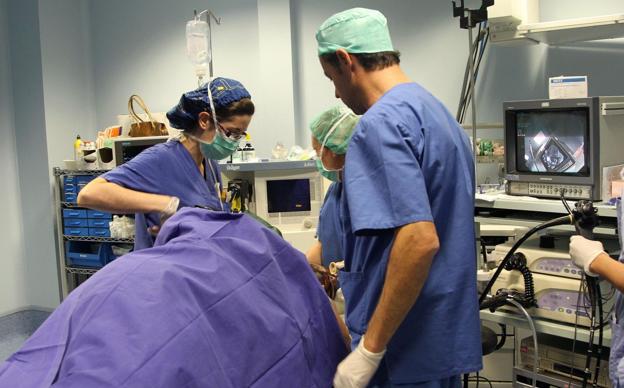 Valdecilla detecta un brote por bacteria resistente a antibióticos en 16 pacientes