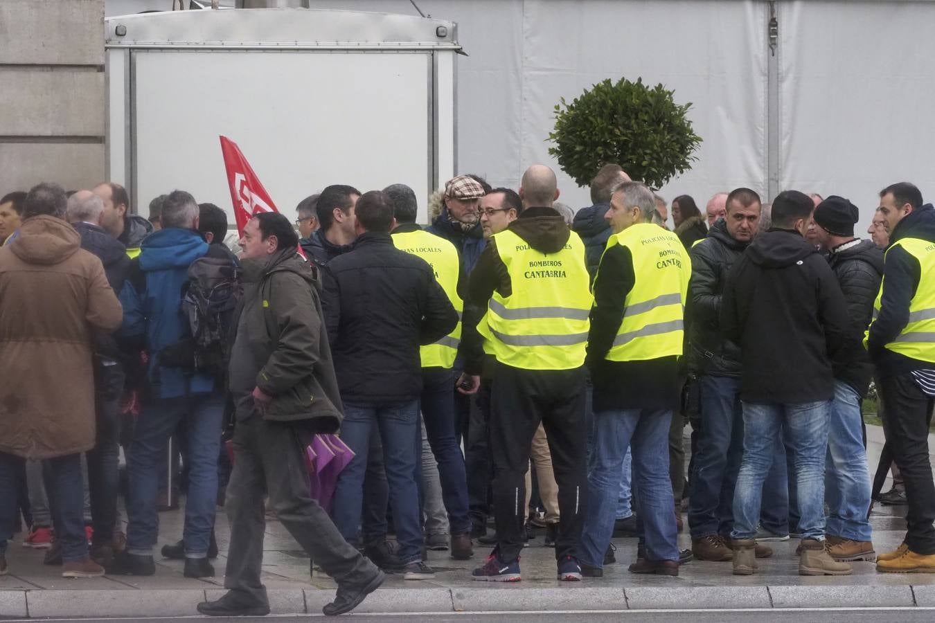 Fotos: Concentración de policías locales de Santander para reclamar la jubilación anticipada