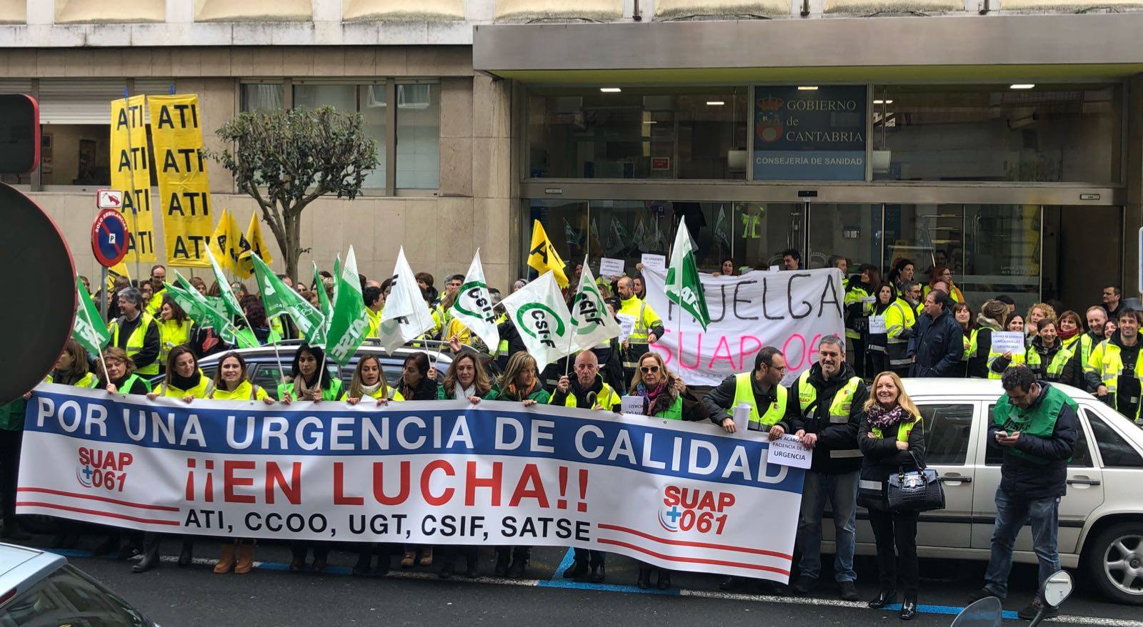 Fotos: Manifestación en Santander de trabajadores del Servicio de Urgencias de Atención Primaria (SUAP) y del 061