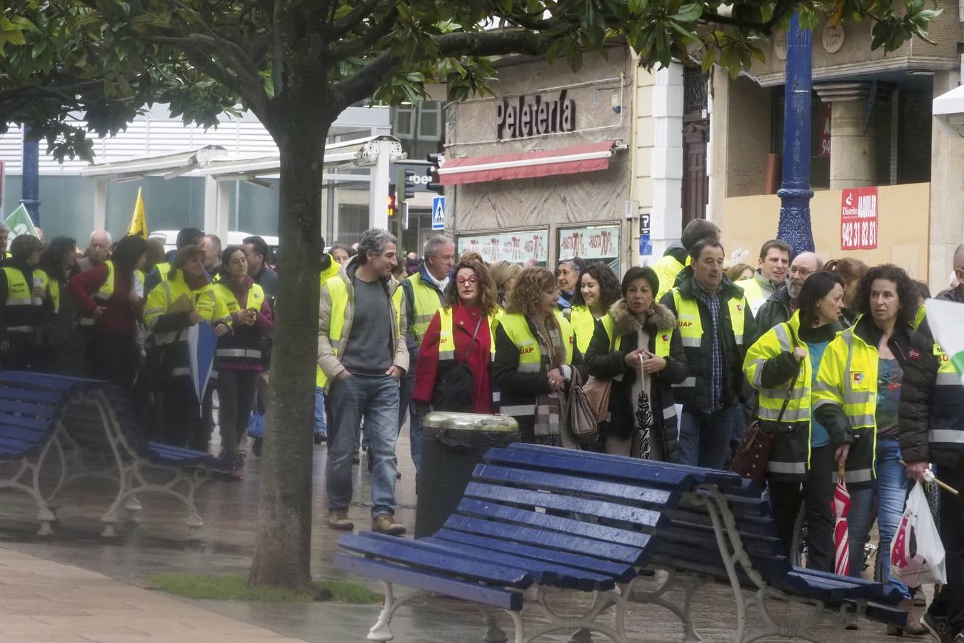 Fotos: Manifestación en Santander de trabajadores del Servicio de Urgencias de Atención Primaria (SUAP) y del 061