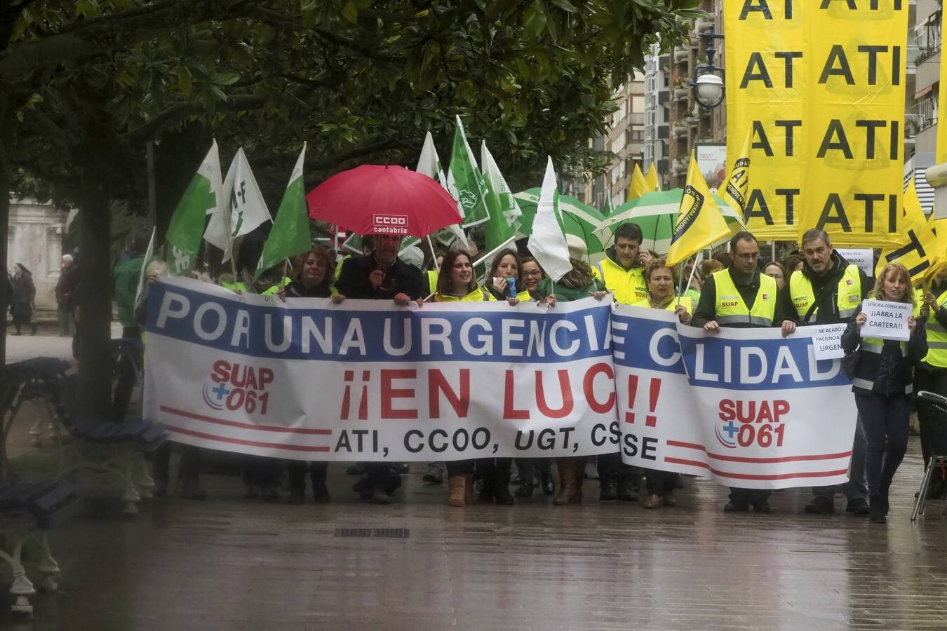 Fotos: Manifestación en Santander de trabajadores del Servicio de Urgencias de Atención Primaria (SUAP) y del 061
