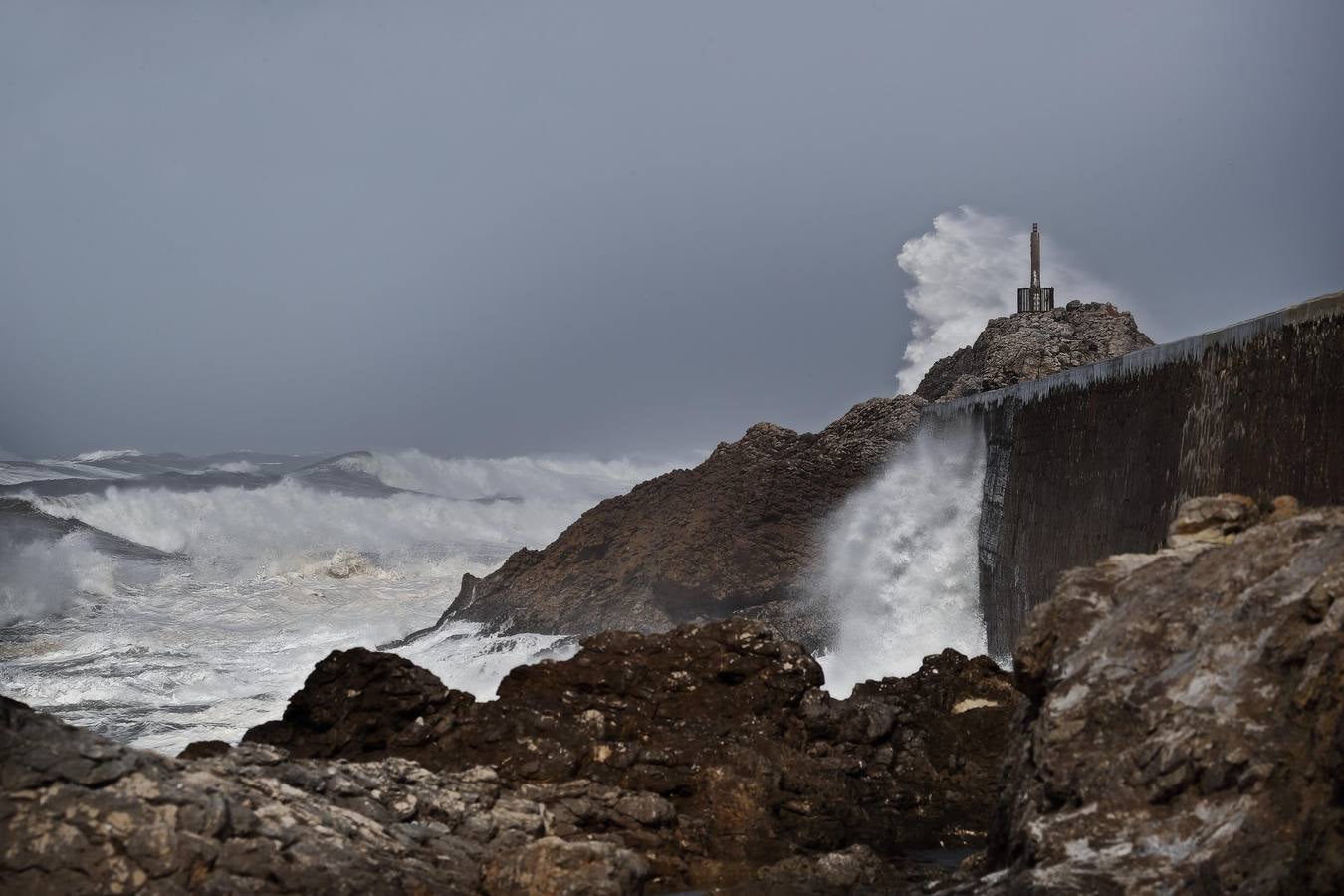 Fotos: La costa cántabra muestra su bravura