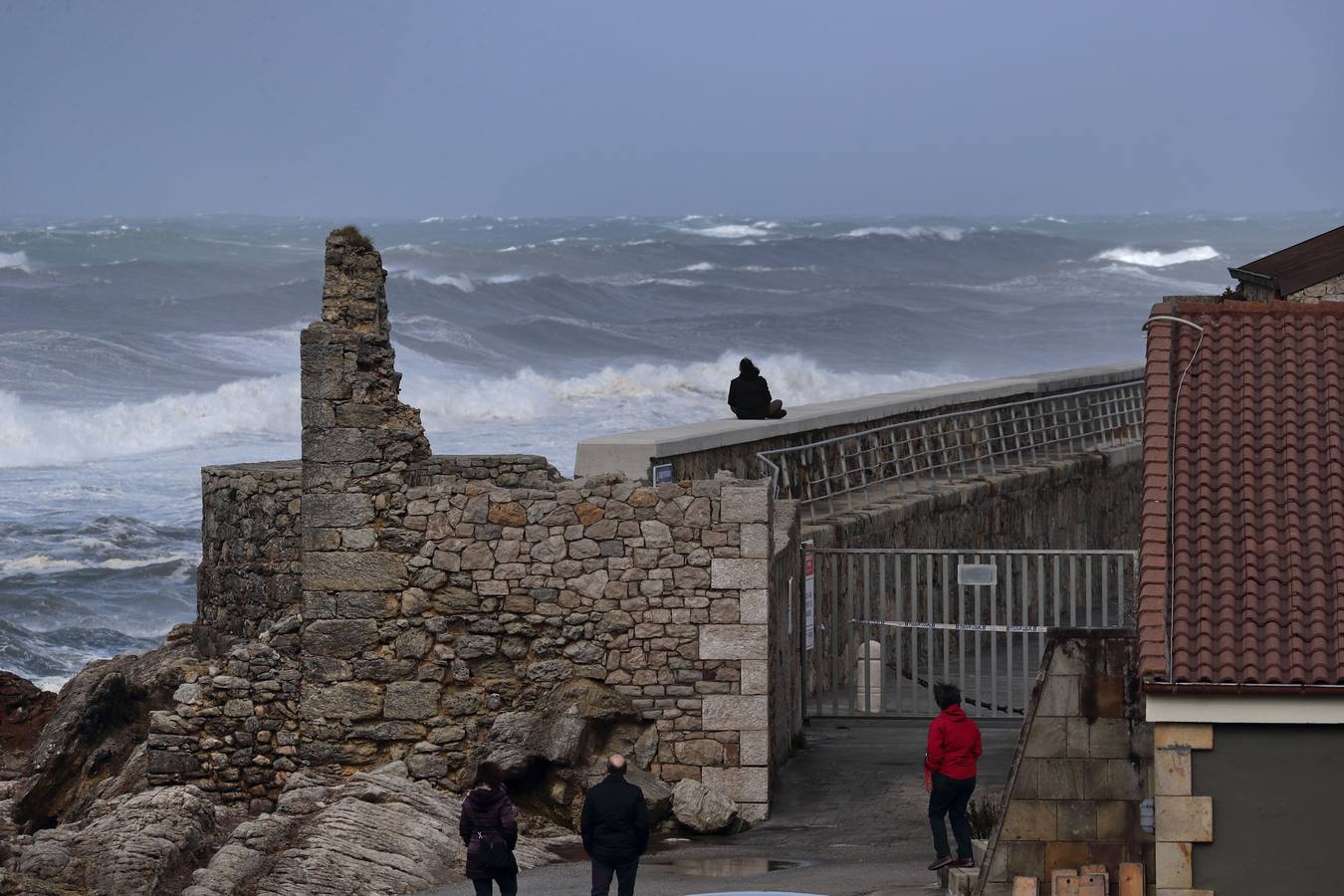 Fotos: La costa cántabra muestra su bravura