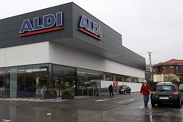 El supermercado Aldi está situado en el polígono de Los Ochos (Sierrapando).