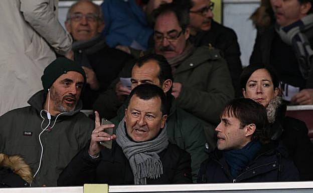 Chuti Molina, junto a Manuel Asensio, en el palco de El Plantío.