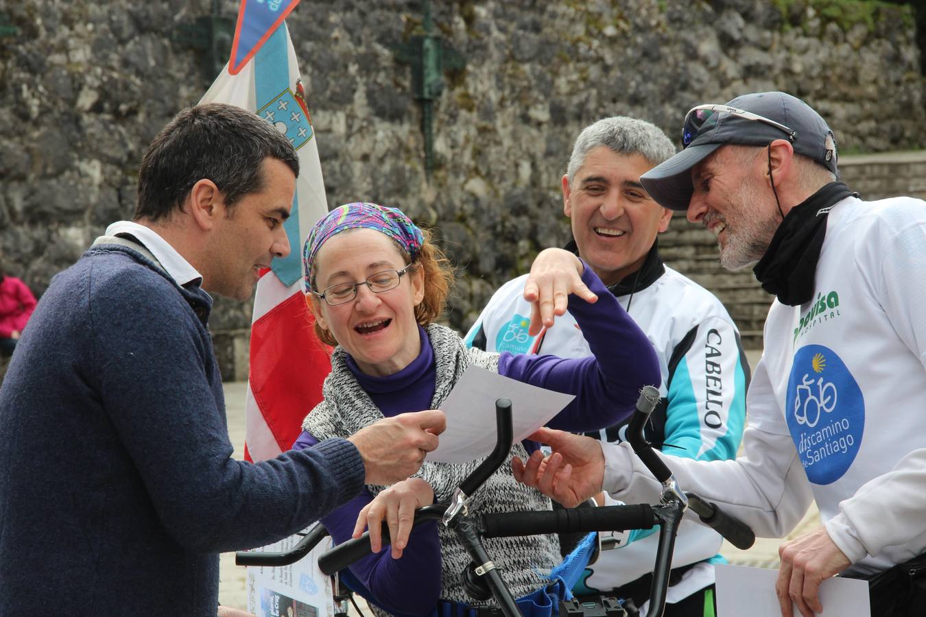 Fotos: Un grupo de personas con discapacidad de Galicia se gana el jubileo en San Toribio