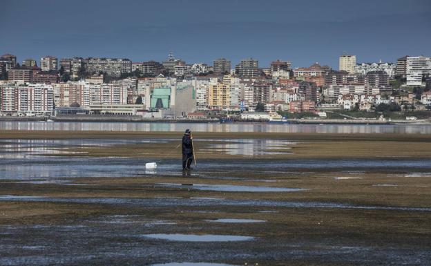 Una de las miles de imágenes cambiantes que ofrece la bahía de Santander.