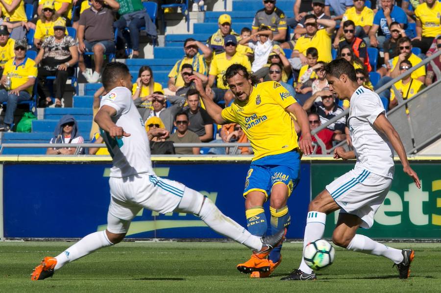 Con la mente puesta en el duelo europeo ante la Juventus y varias rotaciones, el Real Madrid superó a Las Palmas con dos tantos de Gareth Bale y uno de Karim Benzema.