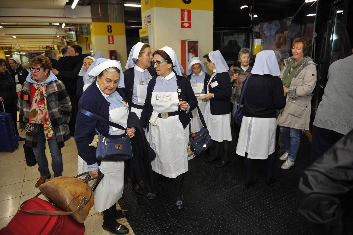 Un total de 475 cántabros participan en la peregrinación anual a Lourdes, desde este lunes hasta el 6 de abril. Entre los viajeros se encuentra, como es tradicional, el obispo de Santander, Manuel Sánchez Monge.