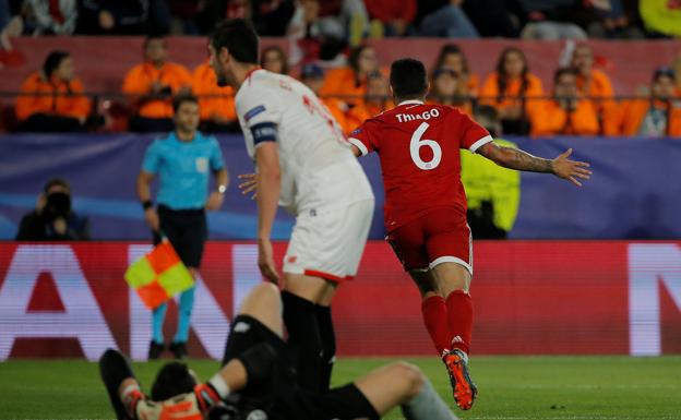 Thiago celebra el 1-2 final 