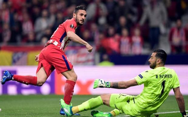 Koke supera a Rui Patricio. 