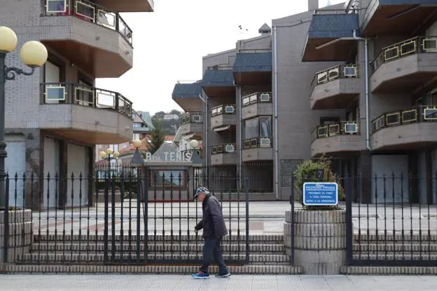 El Edificio Tenis de Laredo.