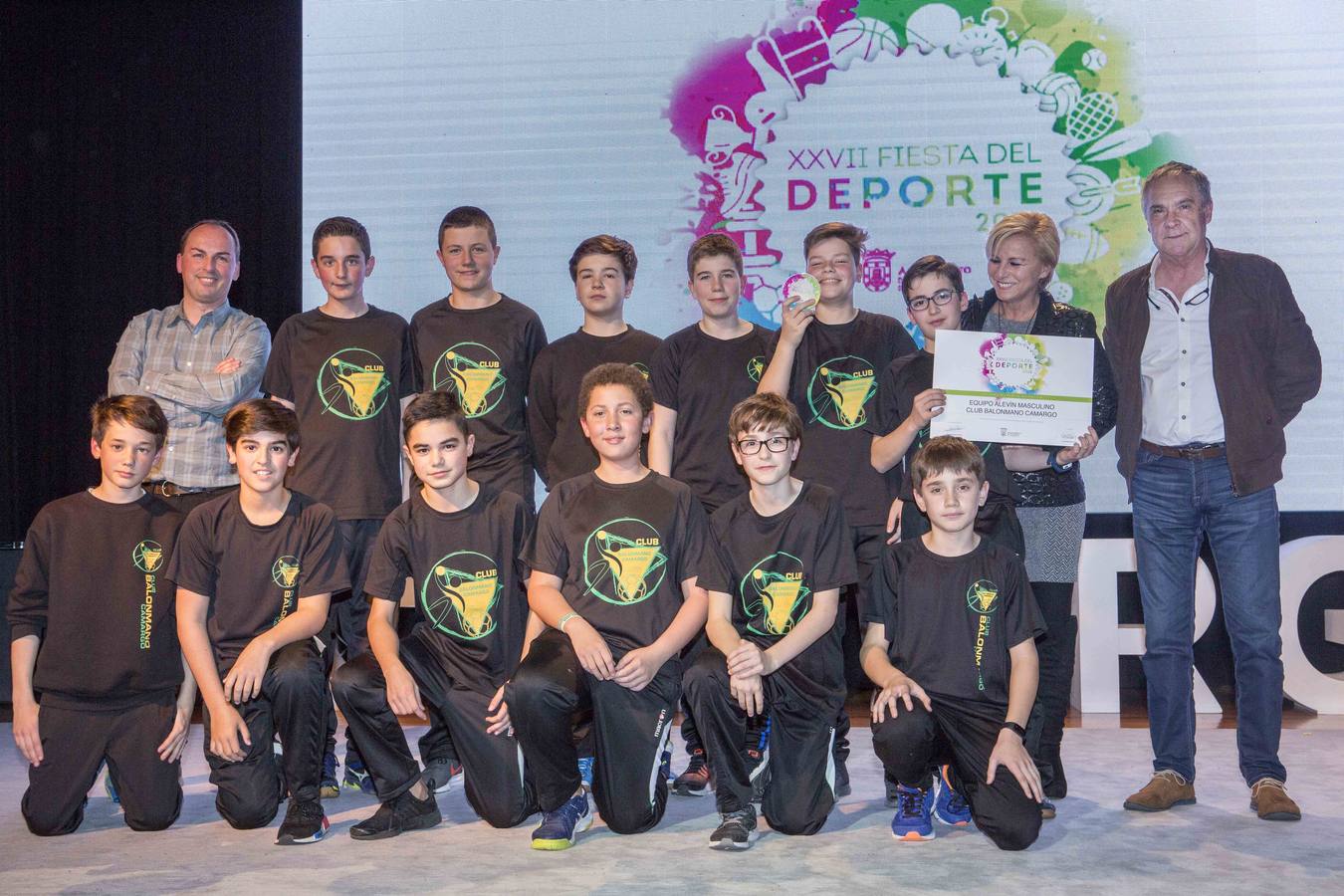 El centro cultural de La Vidriera ha acogido la celebración de la XXVII Fiesta del Deporte de Camargo, un evento que ha tenido lugar anoche para reconocer la labor de los deportistas y los clubes del municipio durante la pasada temporada.