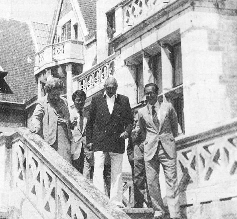 En julio de 1980 don Juan y su esposa doña María visitaron el Palacio de la Magdalena. En la foto, acompañados por el rector de la UIMP, Raúl Morodo, y el secretario general, Francisco Bobillo.