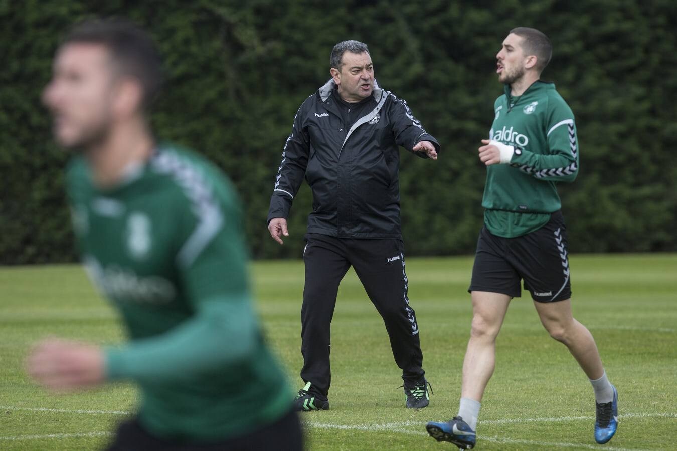 Fotos: El Racing prepara el partido ante el Lealtad