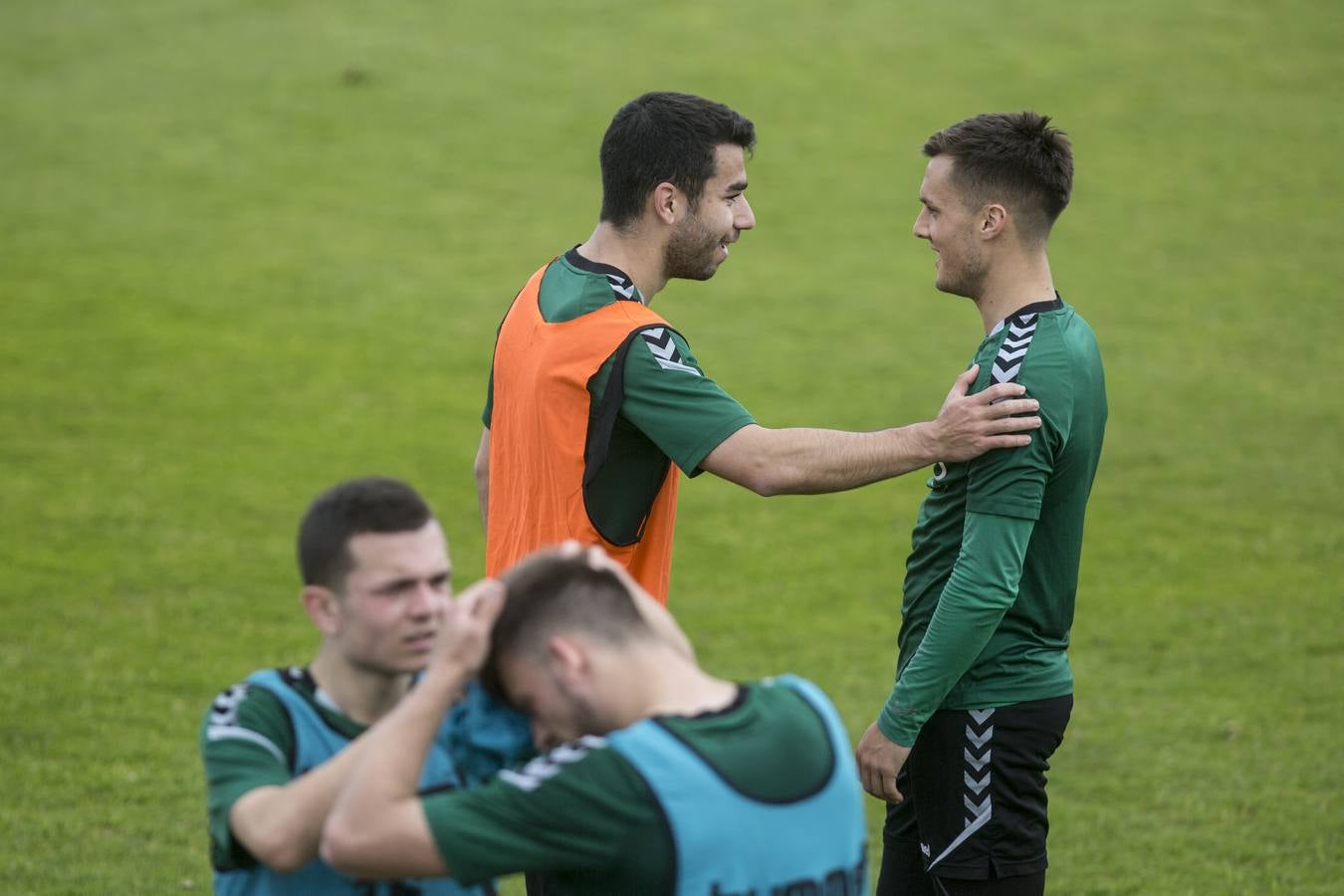 Fotos: El Racing prepara el partido ante el Lealtad