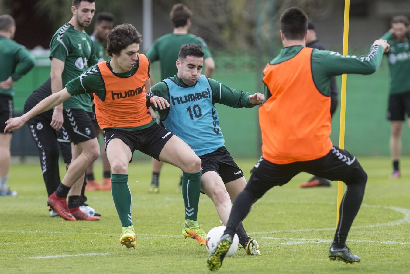 Fotos: El Racing prepara el partido ante el Lealtad