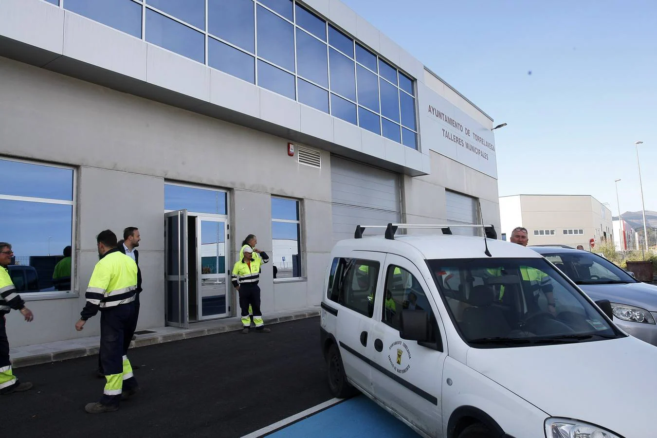 Las nuevas instalaciones están ubicadas en una nave del polígono industrial de Tanos-Viérnoles de unos 1.500 metros, más otros 500 metros cuadrados de aparcamiento, y que han supuesto una inversión de 800.000 euros