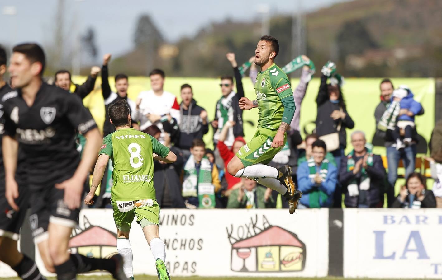 Fotos: El Racing se enfrenta al Lealtad