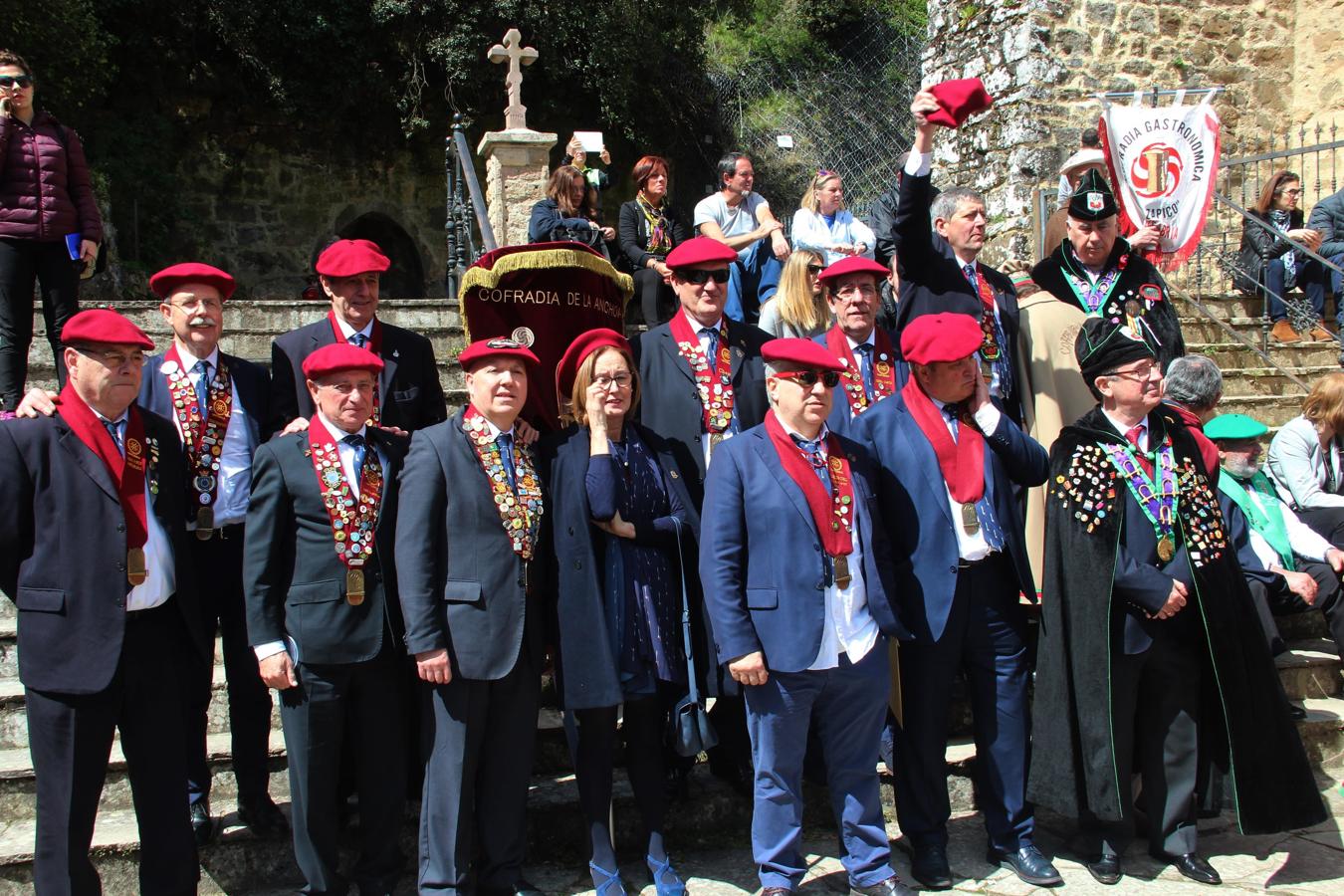 Fotos: Las cofradías gastronómicas de Cantabria ganan el Jubileo