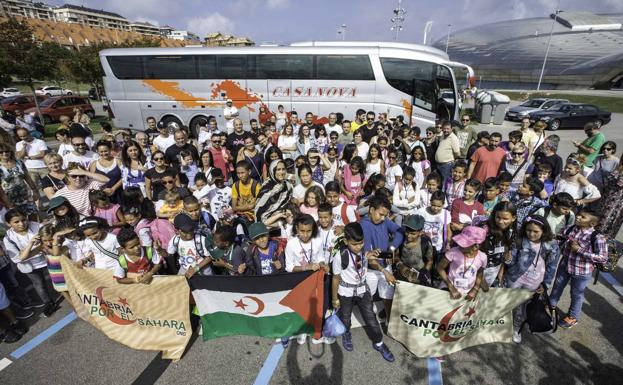 Los niños saharauis que estuvieron en Cantabria en familias de acogida durante el pasado verano.