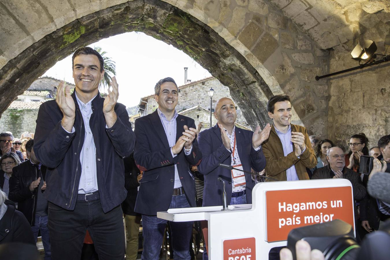 El secretario general del PSOE ha presidido este sábado la clausura de unas jornadas sobre municipalismo organizadas por los socialistas cántabros en Cartes