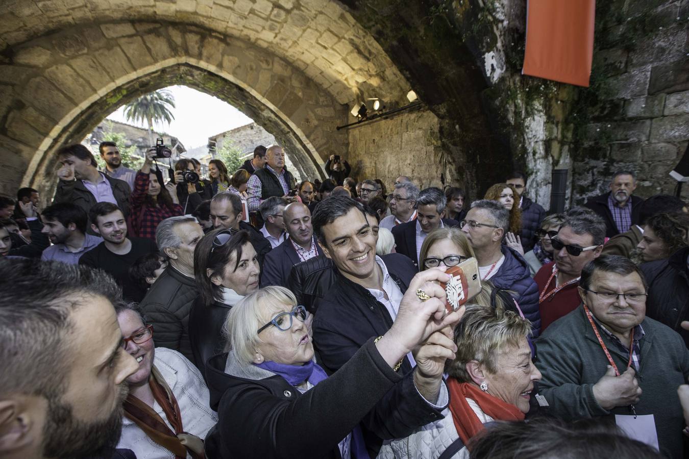 El secretario general del PSOE ha presidido este sábado la clausura de unas jornadas sobre municipalismo organizadas por los socialistas cántabros en Cartes