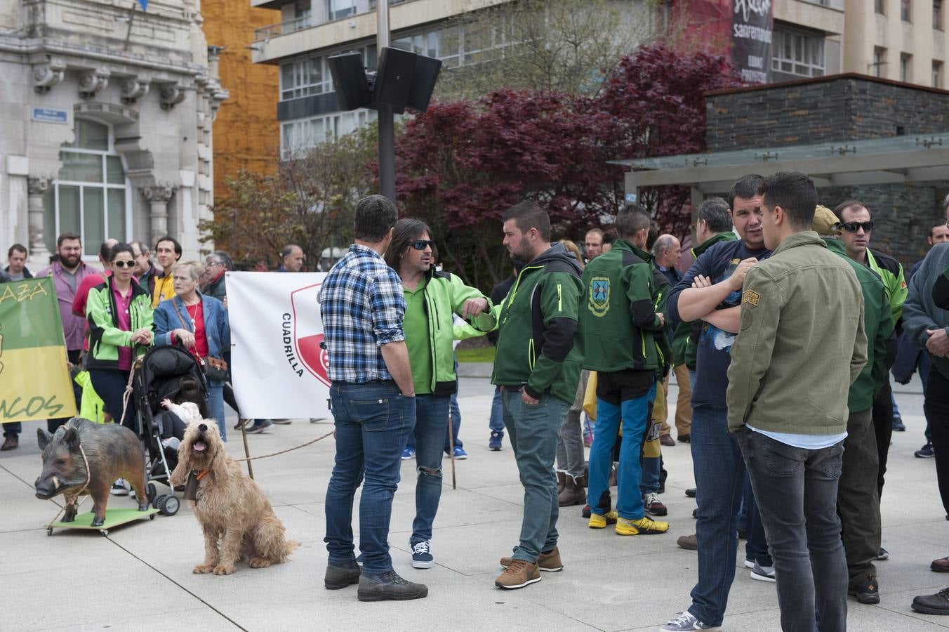 El colectivo de cazadores se ha movilizado exigiendo respeto por la caza.