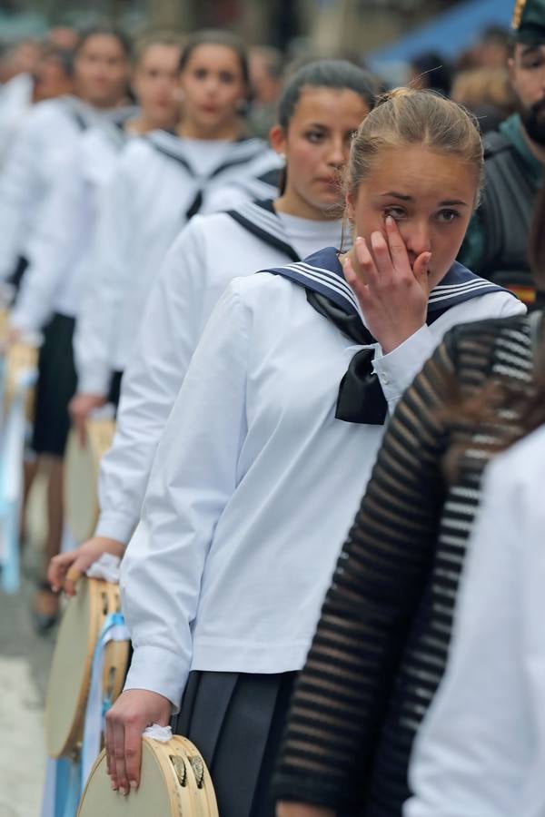 Los barquereños cumplieron con la tradición de llevar a su patrona en una multitudinaria procesión