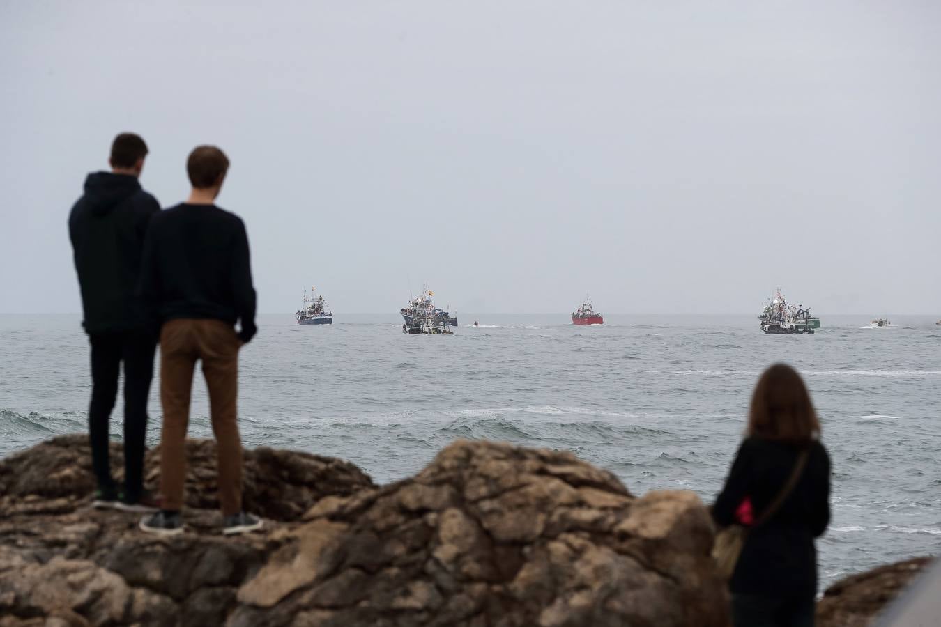 Los barquereños cumplieron con la tradición de llevar a su patrona en una multitudinaria procesión