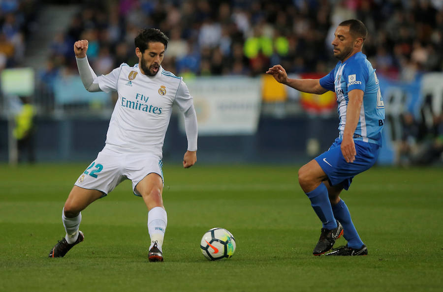 El Real Madrid consigue la victoria en La Rosaleda, gracias a los tantos de Isco y Casemiro. El Málaga marcó el gol del honor en el último minuto del encuentro