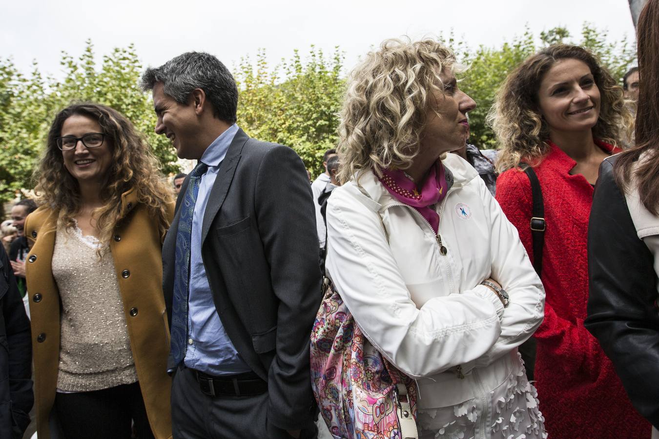 Pablo Zuloaga y Eva Díaz Tezanos, espalda contra espalda en la fiesta de la Bien Aparecida el año pasado.