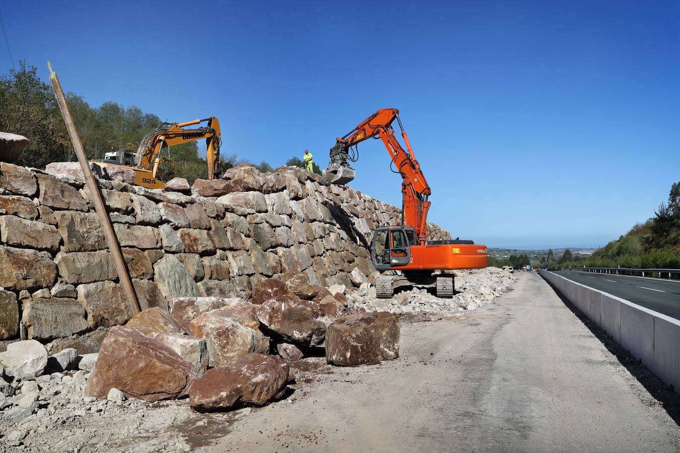 Fotos: Prosiguen las obras para frenar el argayo de Caviedes