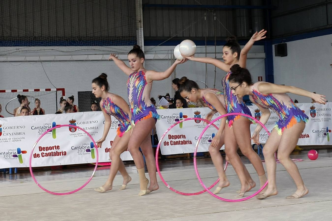 Las gimnastas del cadete de la EDMTorrelavega, en su intervención por conjuntos de la Liga B. 