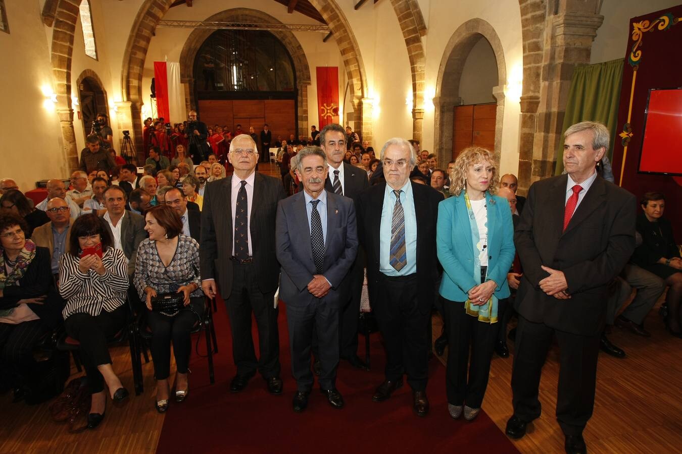 Fotos: Brorrel y Gutíérrez Aragón reciben los premios Beato en Potes